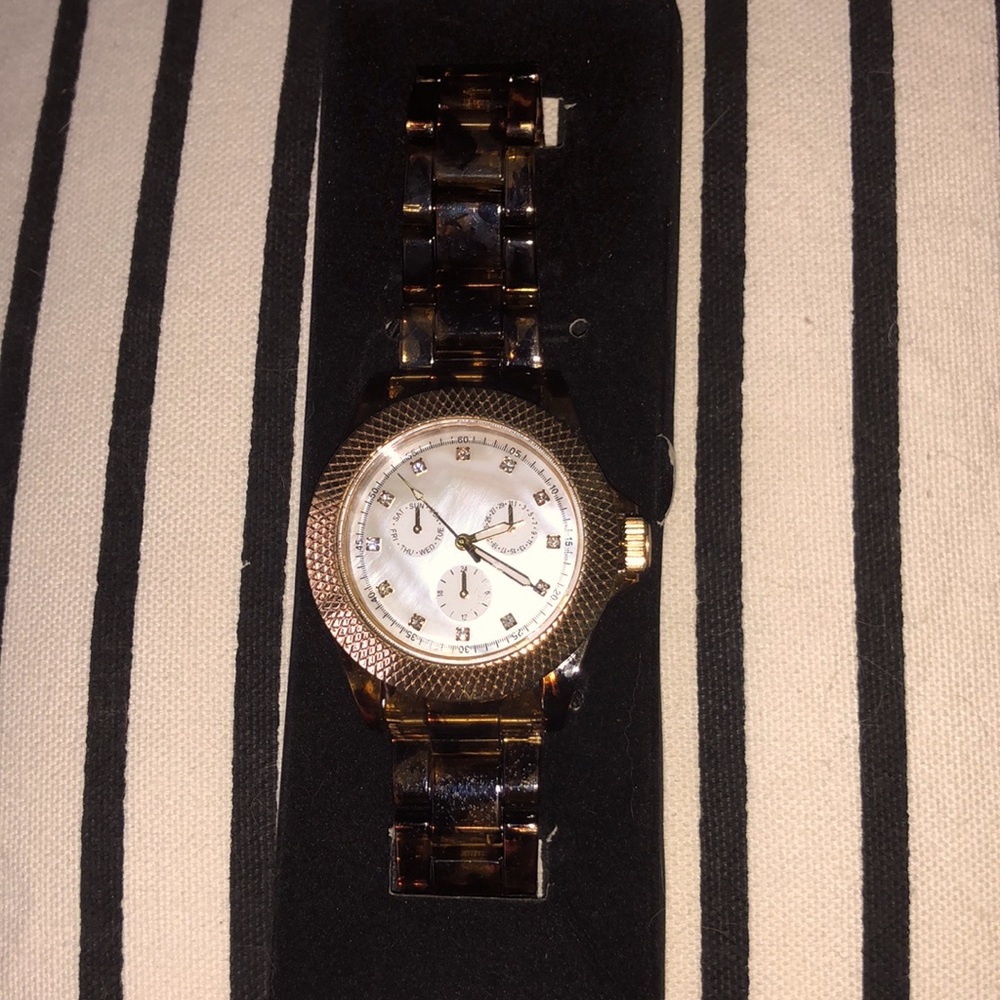 Ladies flip lock expandable vintage tortoise shell brown watch with crystals